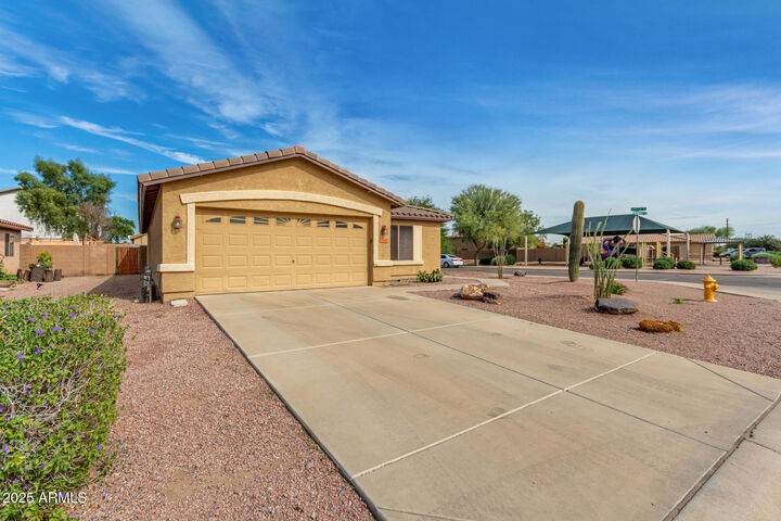 Property Photo: 266 W Santa Gertrudis Trail AZ 85143