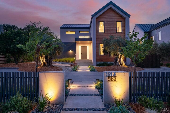 983 Grove Street  Healdsburg CA 95448 photo