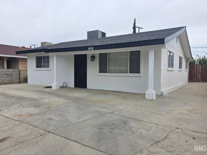 615 Beverly Drive  Bakersfield CA 93307 photo