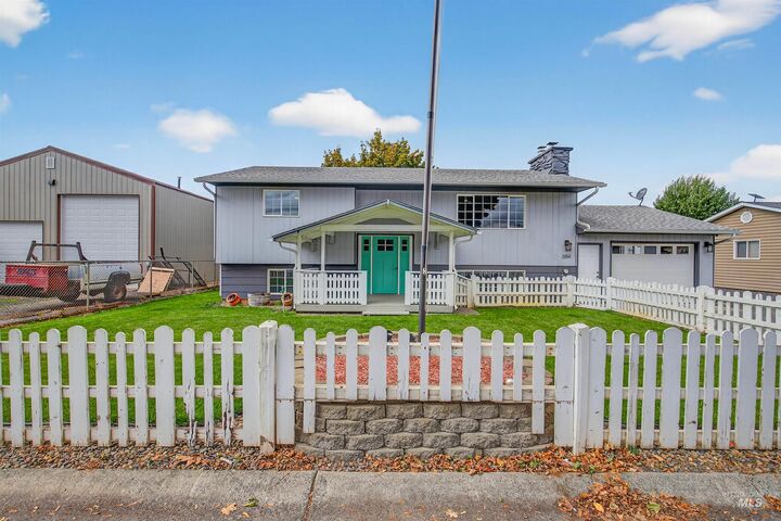 Property Photo:  3814 13th St D  ID 83501