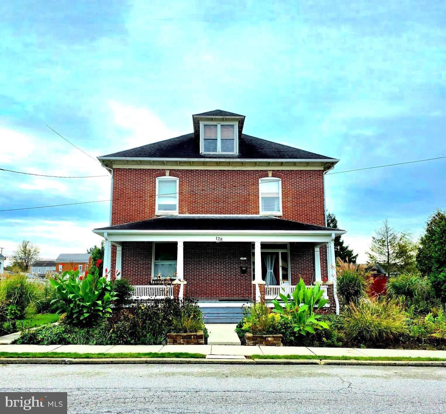 Property Photo: 128 North Street PA 17344