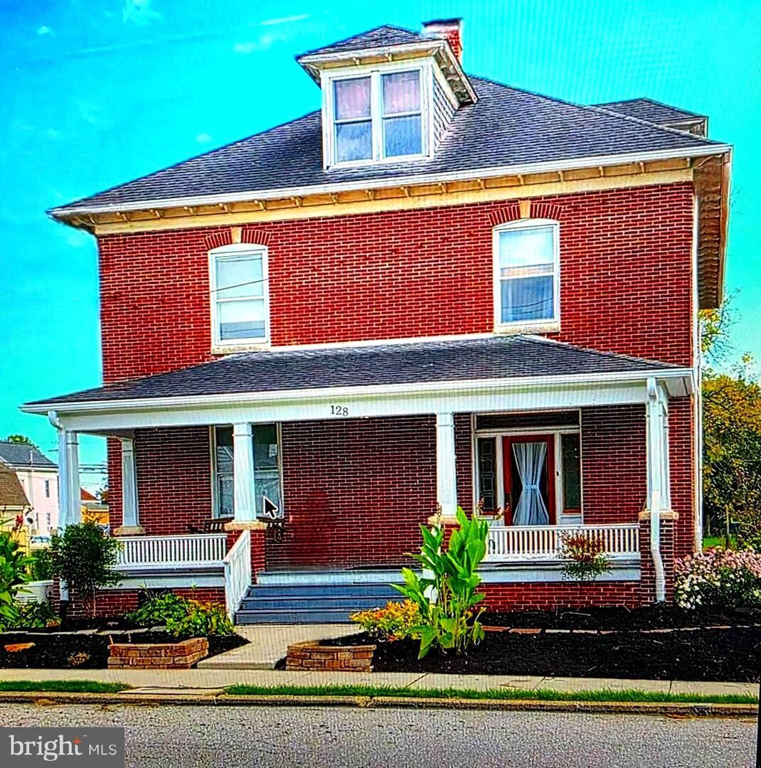Property Photo:  128 North Street  PA 17344 