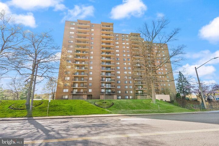 Property Photo: 200 N Pickett Street N 1515 VA 22304
