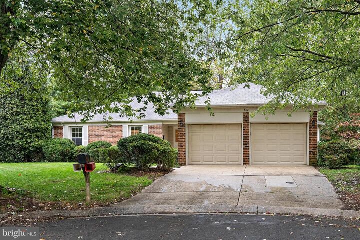 Property Photo: 802 Bridgeport Way MD 21401
