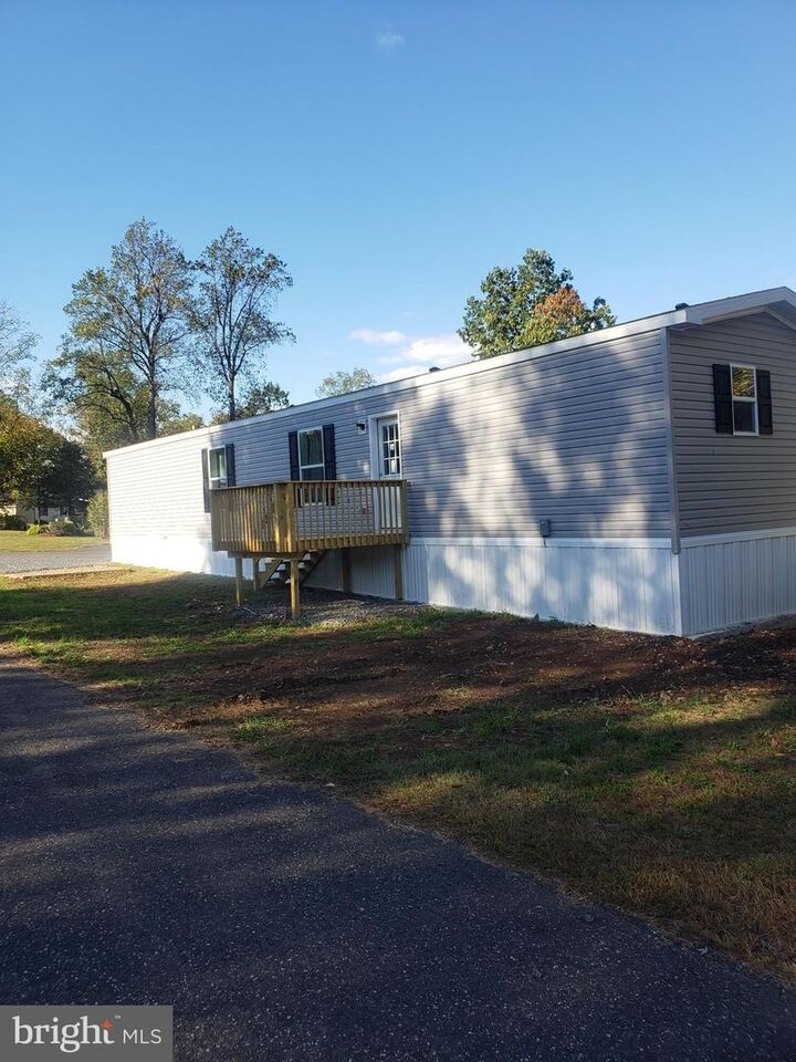 344 Apple Drive  Quakertown PA 18951 photo