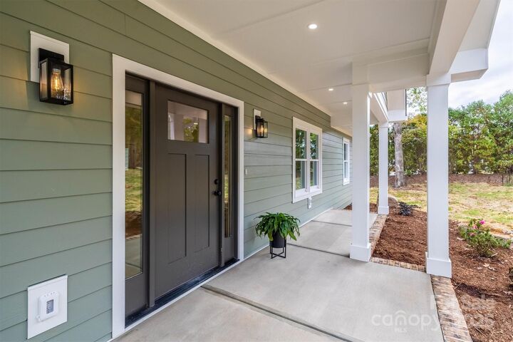Property Photo: 1008 Faith Court NC 28655