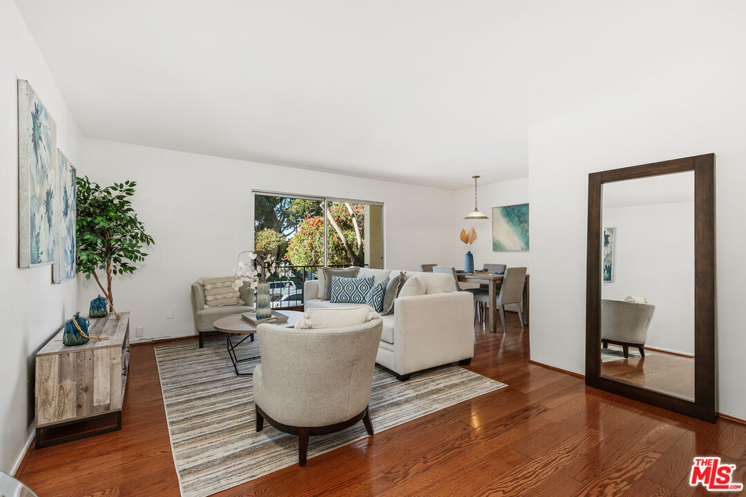 Property Photo: 2311 4th St CA 90405