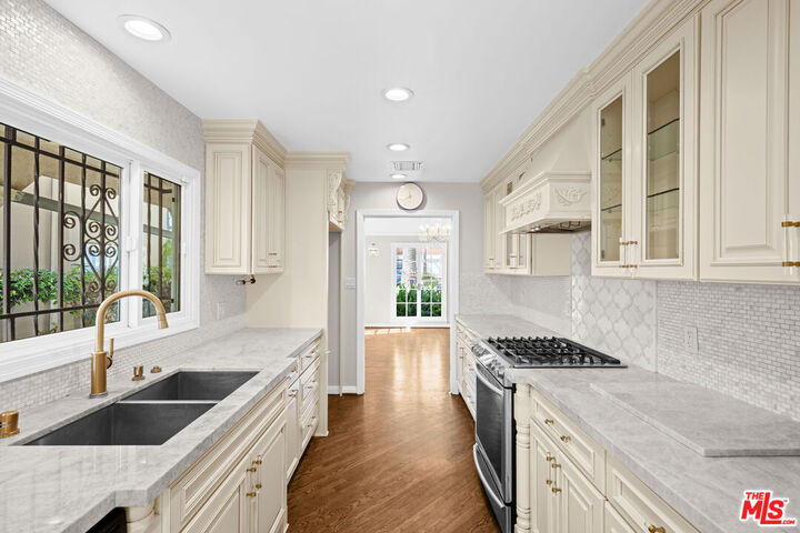 224 S Palm Dr  Beverly Hills CA 90212 photo