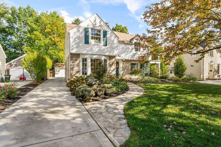 Property Photo: 2600 Henthorn Road OH 43221