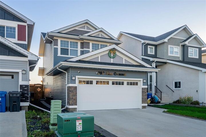 Property Photo: 200 Atlas Crescent MB R2V 5B8
