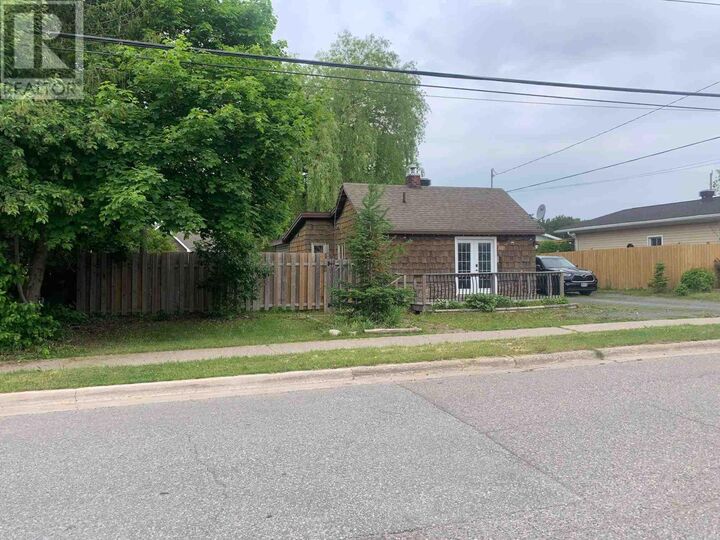 Photo de la propriété: 25 Elmwood Ave ON P6B 4V6