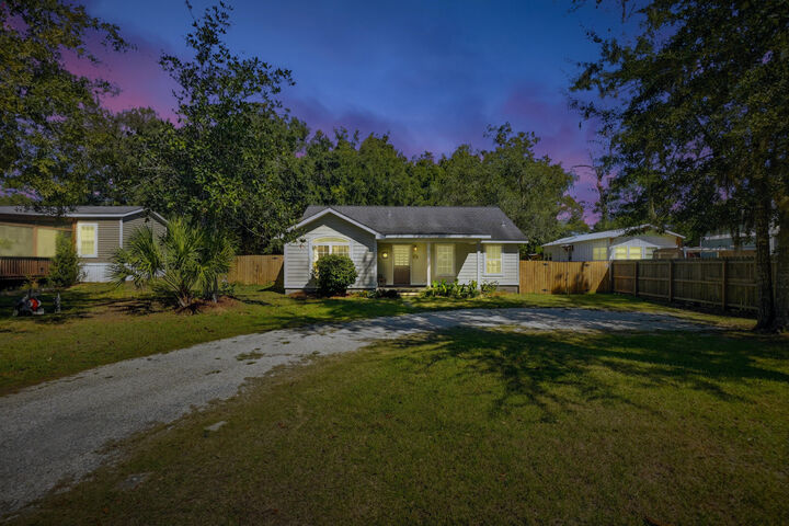 Property Photo: 75 Palmetto Avenue FL 32439