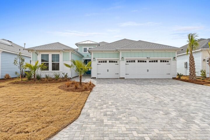 Property Photo: 9511 Paradise Drive FL 32413