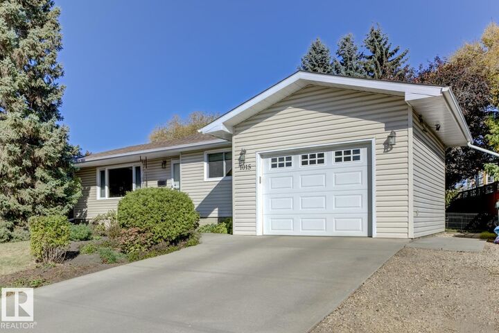 Property Photo: 1015 Parker Drive AB T8A 1C5