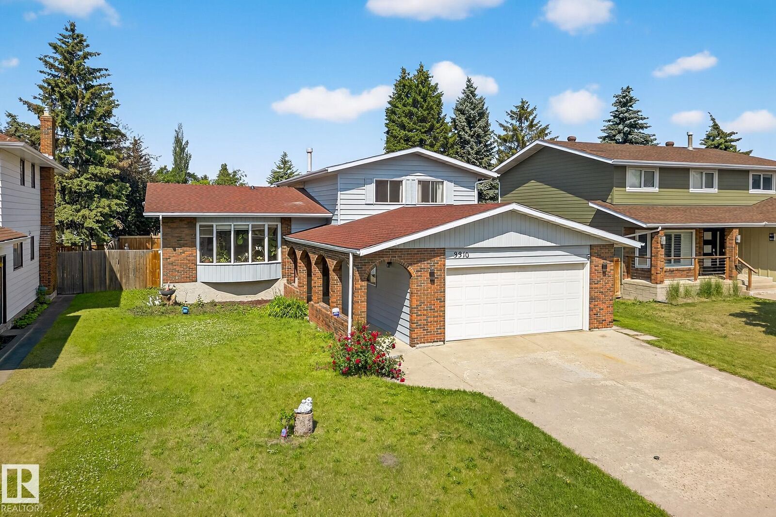 Property Photo: 3310 113A Street NW AB T6J 3V8