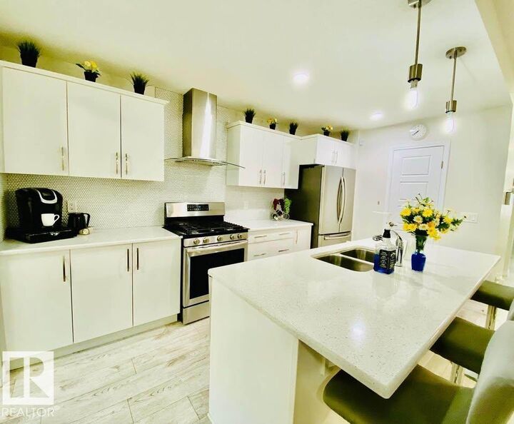 Property Photo: 1511 Secord Rd NW AB T5T 7B4