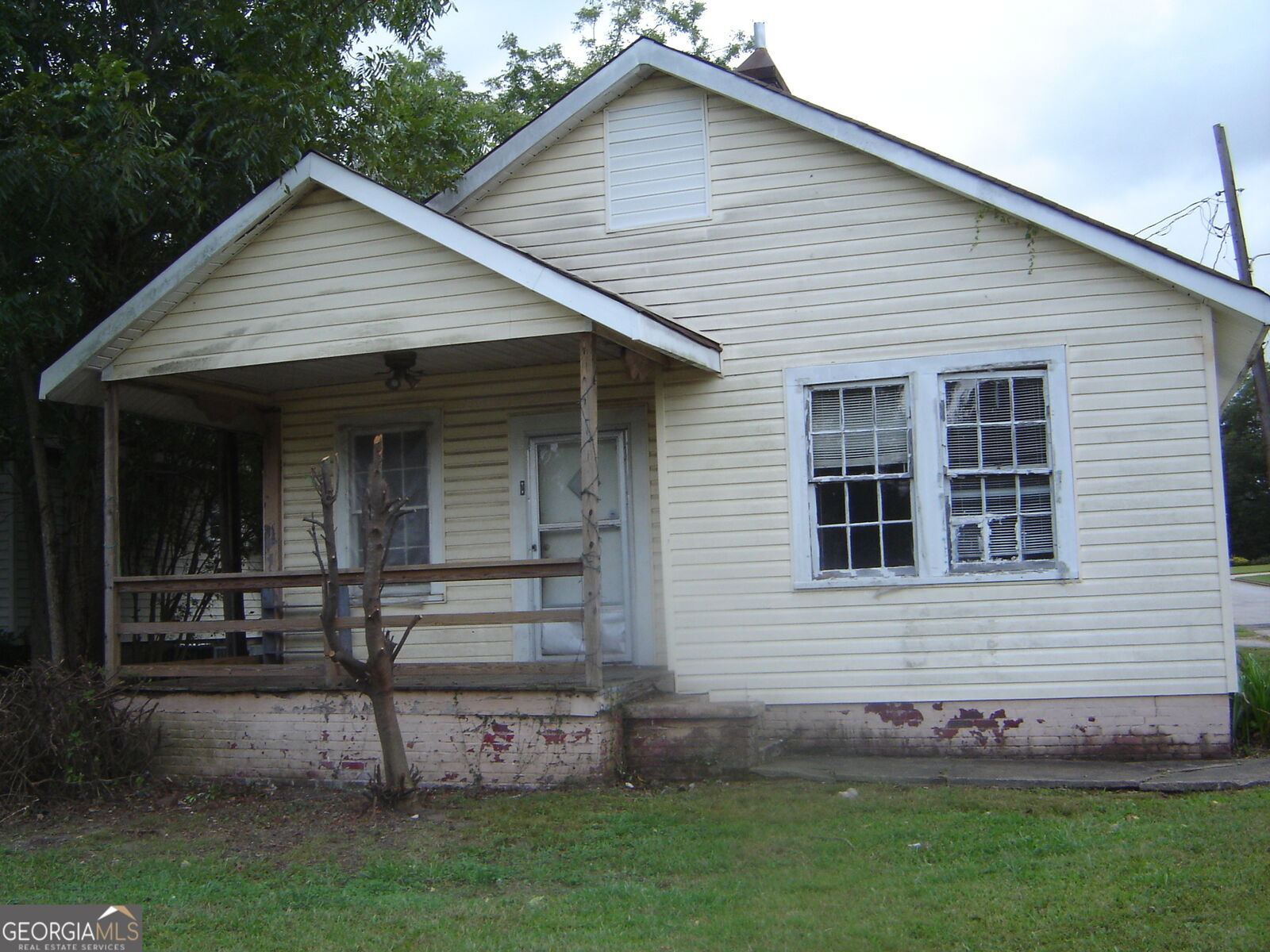 Property Photo:  902 S Jennings  AL 36863 