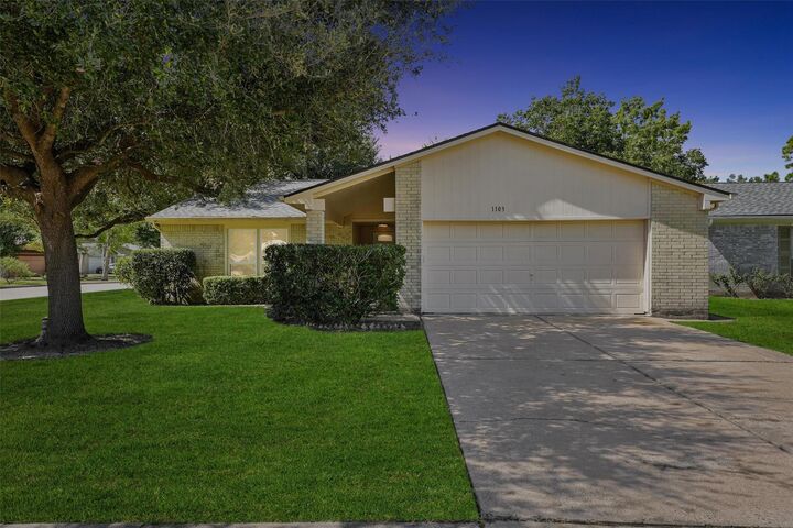 Property Photo: 1103 Ashdale Drive TX 77498