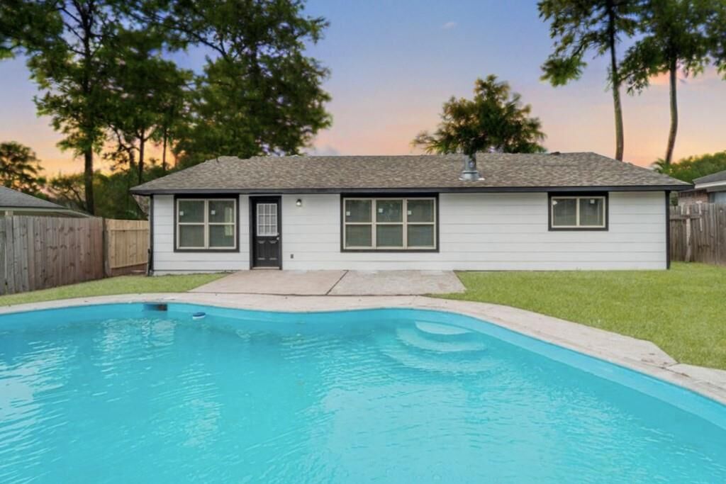 Property Photo:  5706 Sunnygate Drive  TX 77373