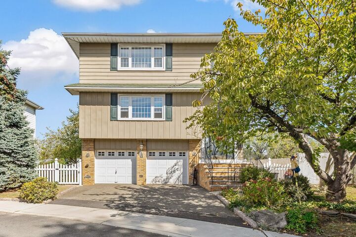 Property Photo:  22 Acorn Rd  NJ 07094 