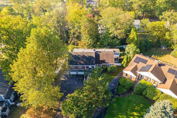 Property Photo:  2 South Audlen Terrace  NJ 07081-2110 