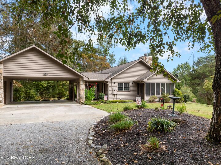 Property Photo: 1868 S Delozier Rd TN 37865