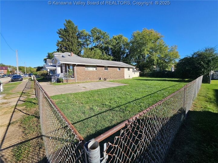 1739 Doulton Avenue  Huntington WV 25701 photo