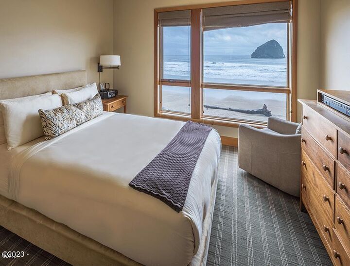 Property Photo:  33000 Cape Kiwanda Drive Unit 4 Wk 27  OR 97112 