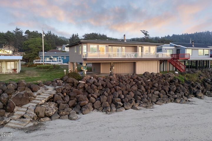 Property Photo: 148 NW Spencer Street OR 97498