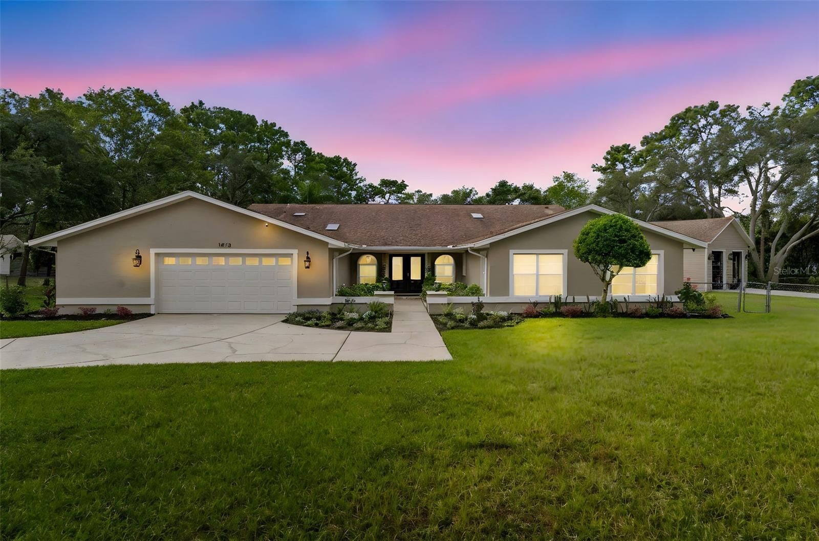 Property Photo: 1475 Glenridge Drive FL 34609
