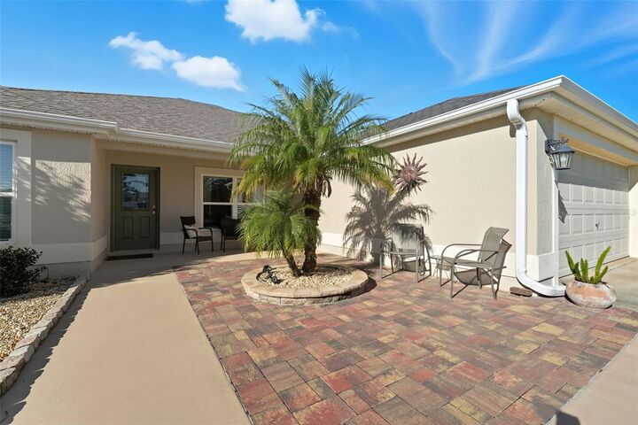 Property Photo: 937 Kauska Way FL 32163