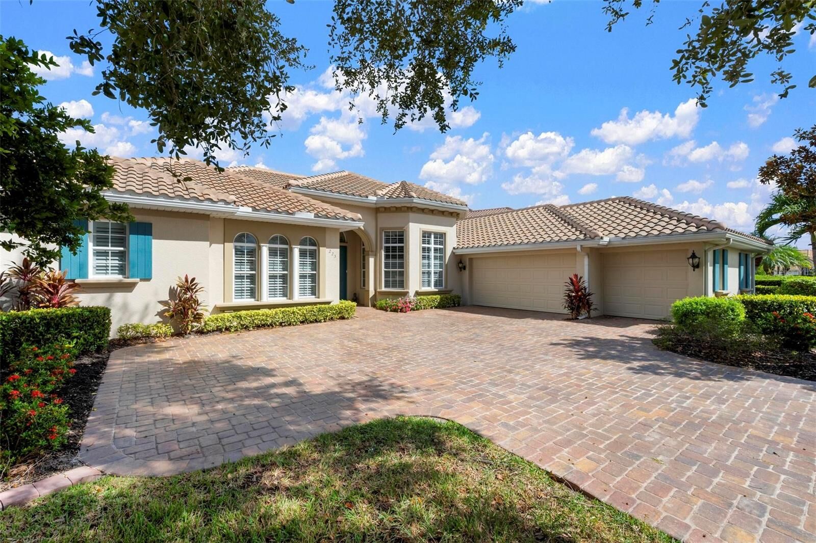 Property Photo:  225 Pesaro Drive  FL 34275 
