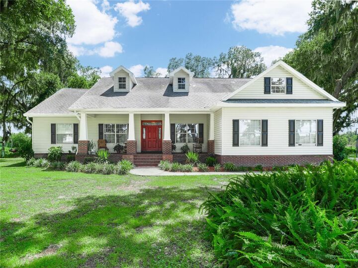 Property Photo: 1096 Drew Street FL 33810
