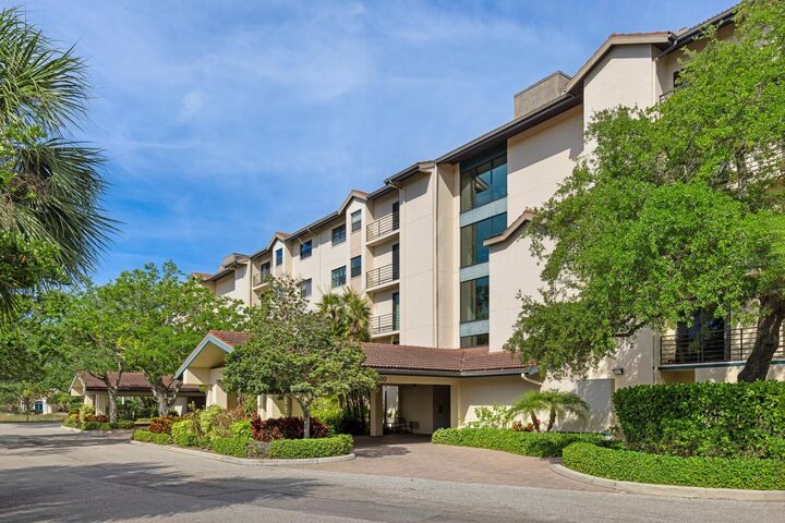 Property Photo: 5400 Eagles Point Circle 405 FL 34231