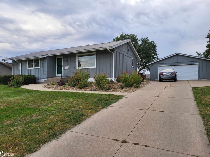 1407 S 2nd Street  Marshalltown IA 50158 photo