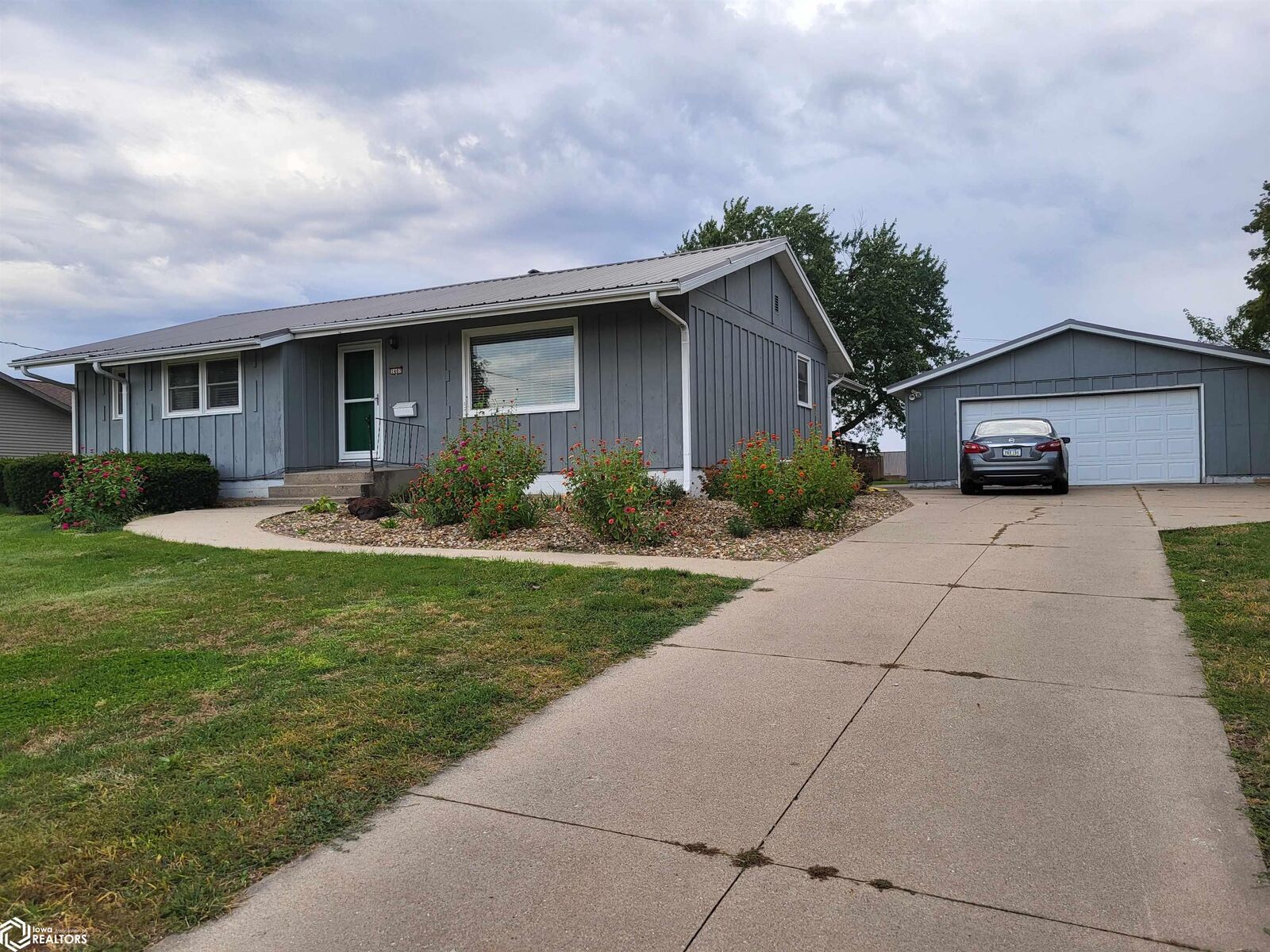 Property Photo:  1407 S 2nd Street  IA 50158