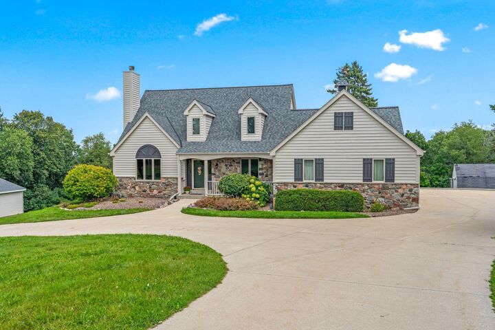 Property Photo:  W259n6154 Mary Hill Rd  WI 53089 