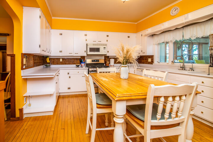 Property Photo: 300 Birchcrest Rd WI 53032