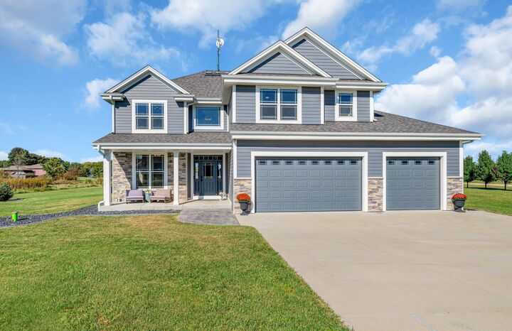 W2464 Leasure Way  East Troy WI 53120 photo