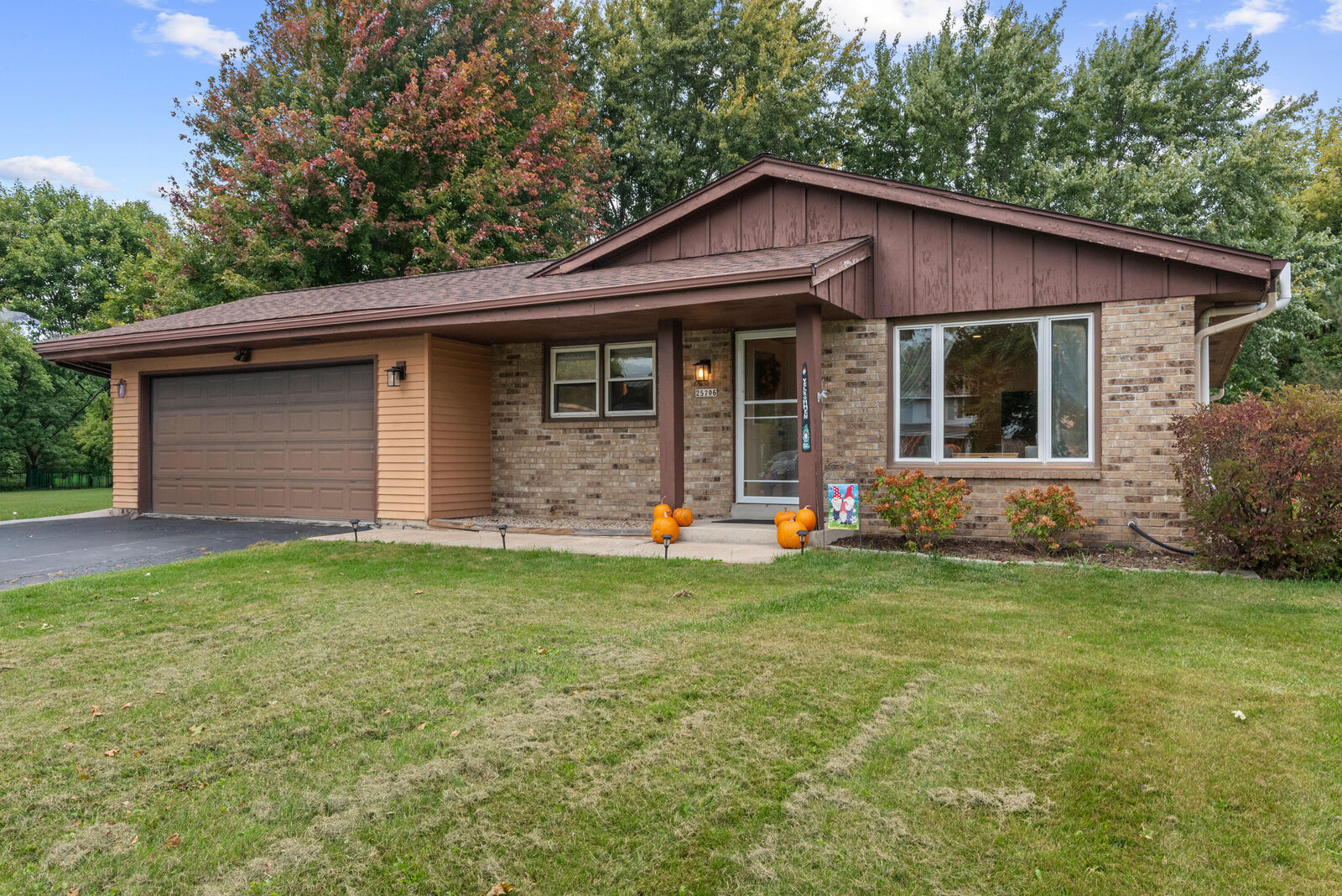 Property Photo: 25706 Portsmouth Rd WI 53185