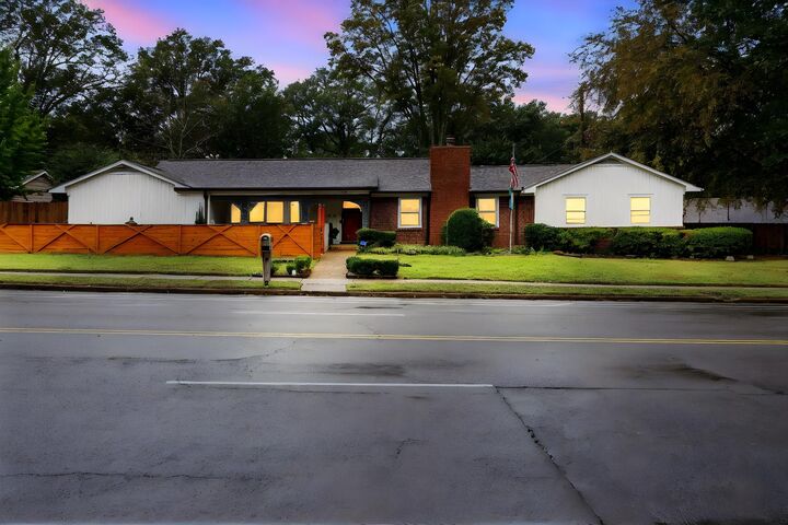 Property Photo:  207 N Goodlett St  TN 38117