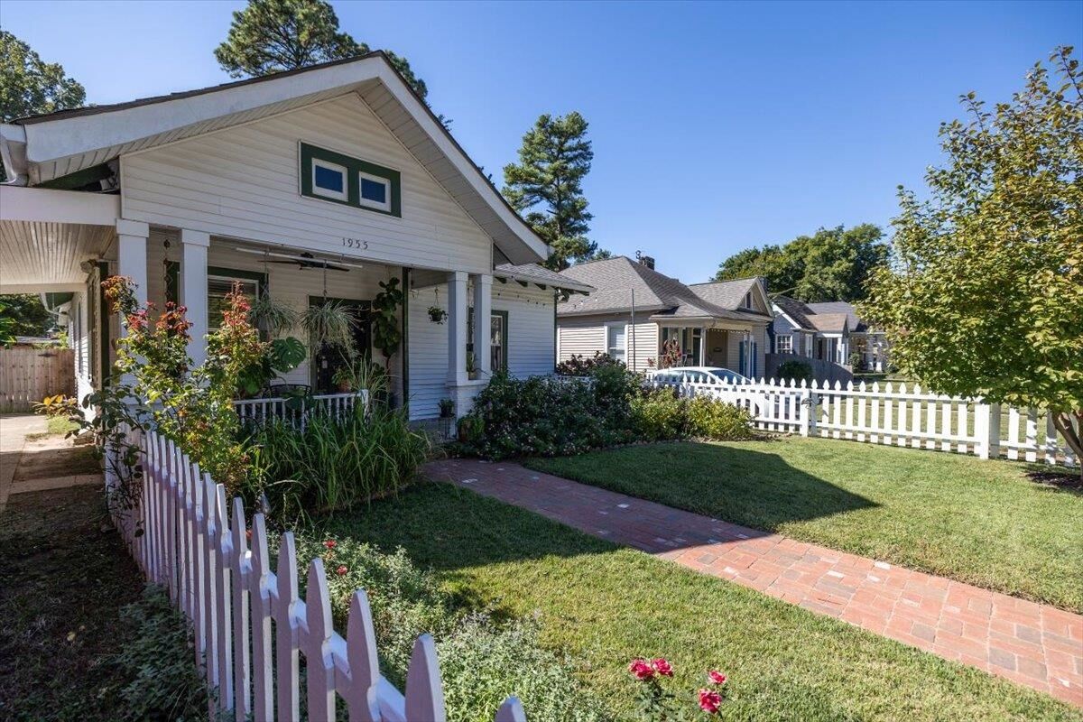 Property Photo:  1955 Felix Ave  TN 38104 