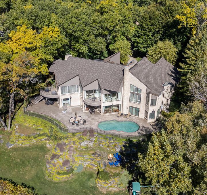 Property Photo: 1735 Heron Ridge Drive MI 48302