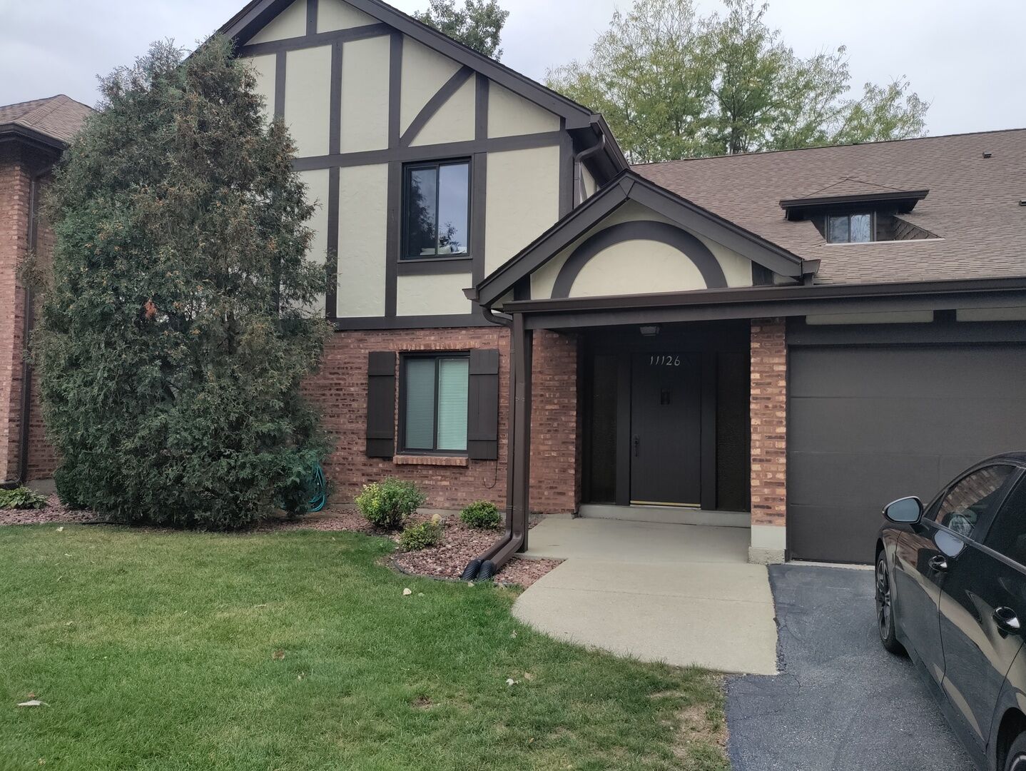 Property Photo: 11126 Cottonwood Drive 11D IL 60465