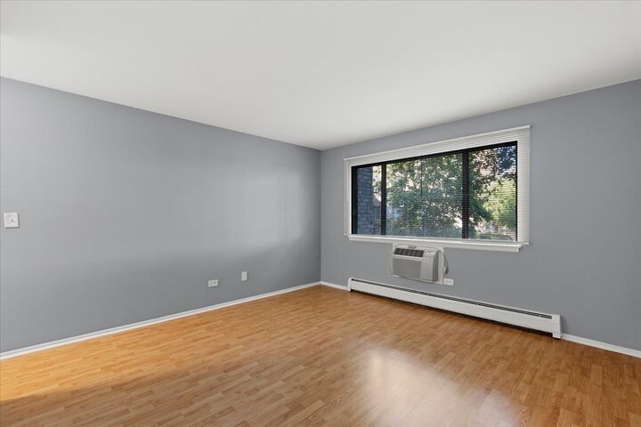 Property Photo:  5348 N Cumberland Avenue 206  IL 60656 