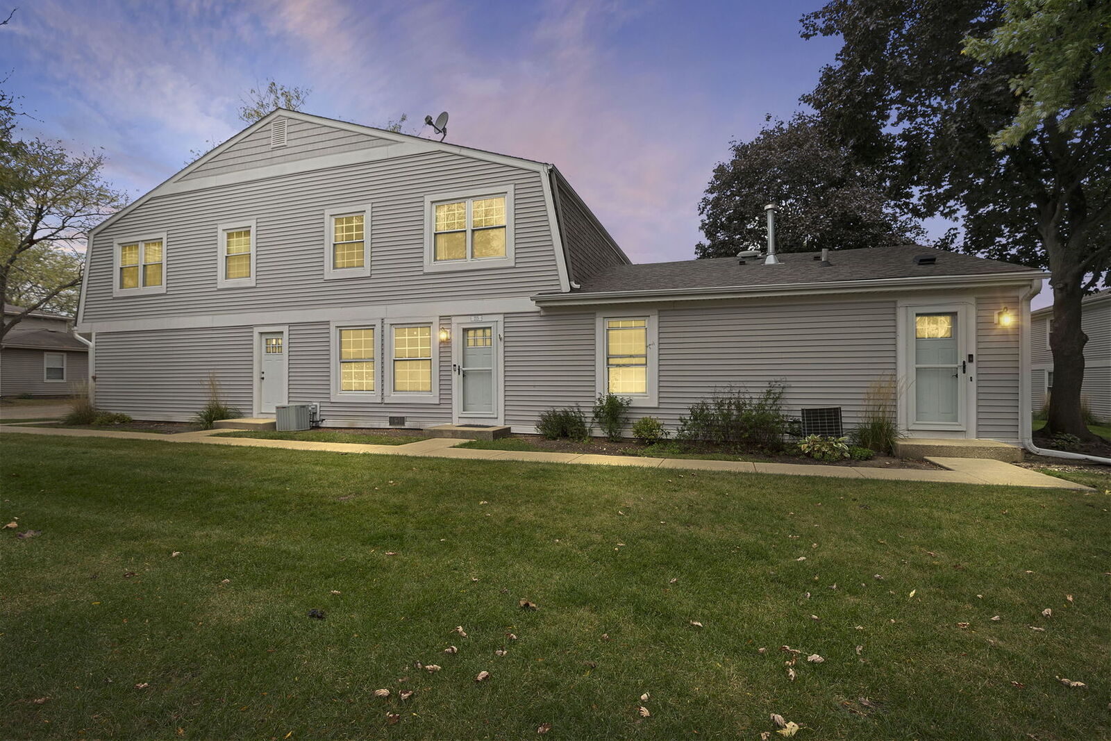 Property Photo:  215 Sunset Court  IL 60061 