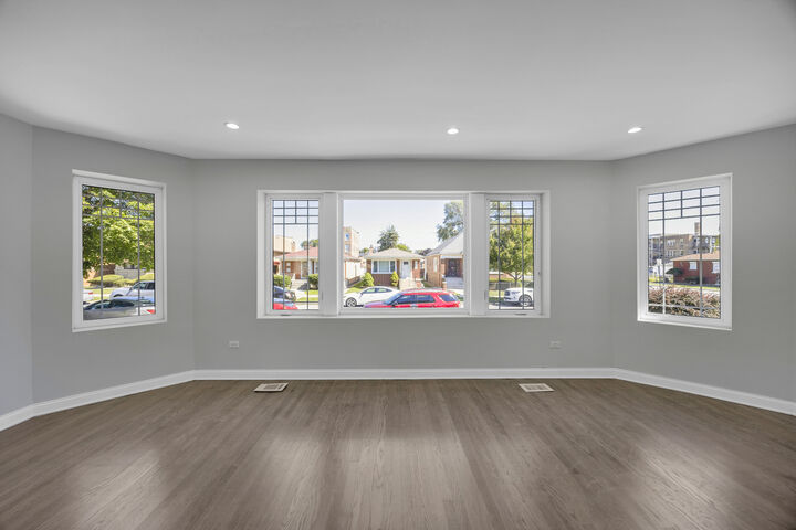Property Photo: 10152 S Calumet Avenue IL 60628