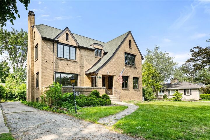 Property Photo:  219 E Saint Charles Road  IL 60126