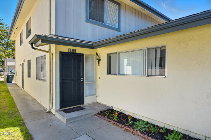 Property Photo:  1210 Carlsbad Place  CA 93003 