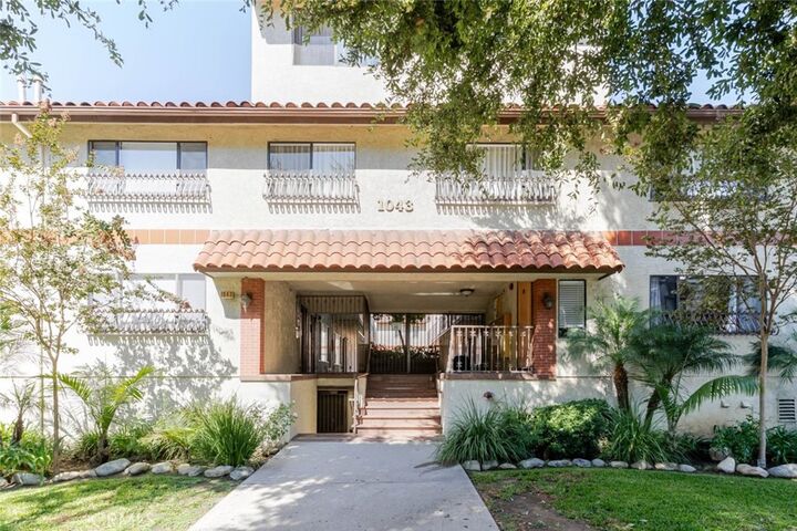 Property Photo: 1043 Thompson 11 CA 91201